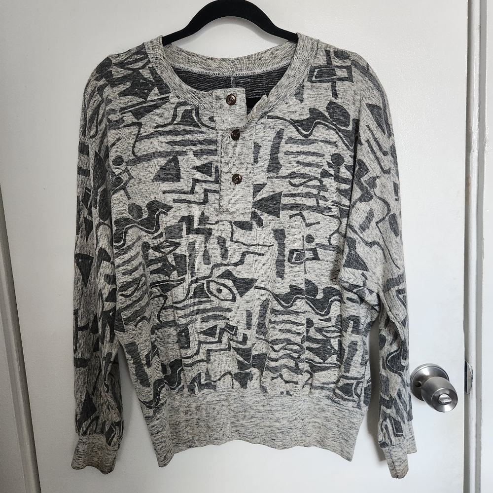Vintage Gray Crewneck Sweater with Abstract Design and Long Sleeves